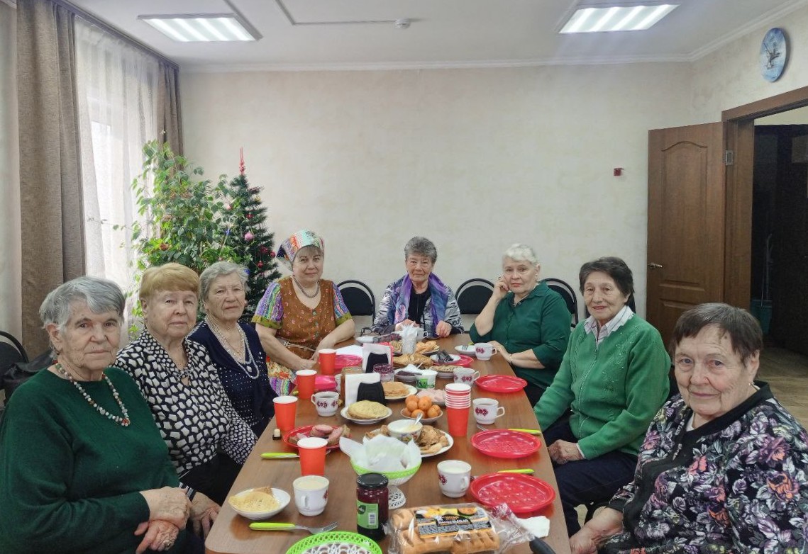  Пенсионеры микрорайона Первомайский встретили весенние праздники