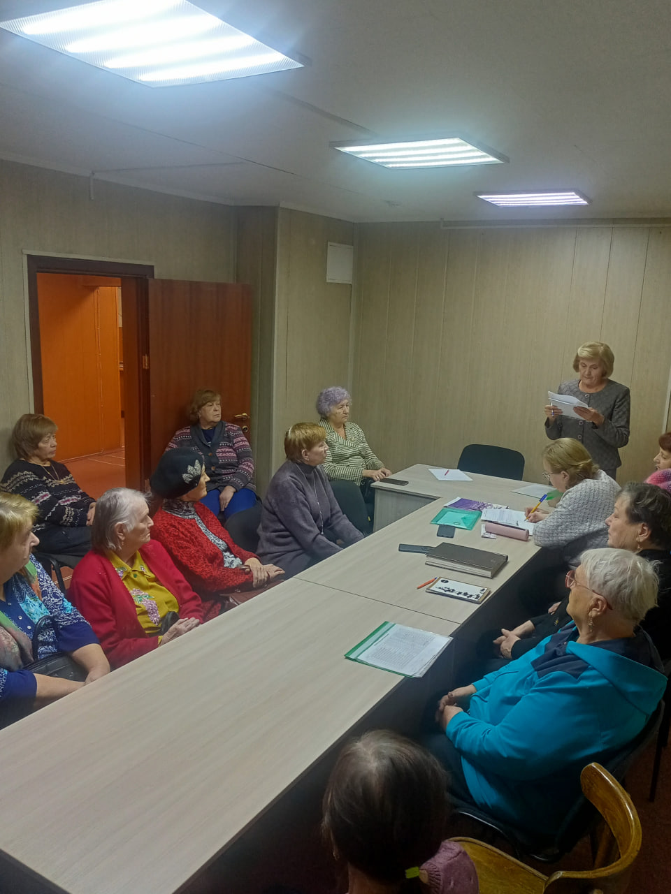 Совет ветеранов № 9 провел заседание в Центре по работе с населением и общественными объединениями МКУ «ГОРОД» в микрорайоне Университетском, 68