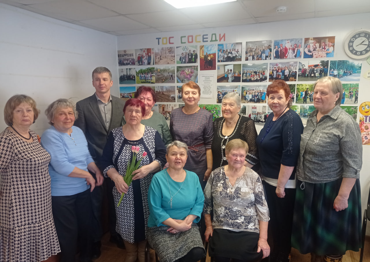 Женщин первичной ветеранской организации «Соседи» и одноименного ТОСа поздравили с наступающим 8 марта