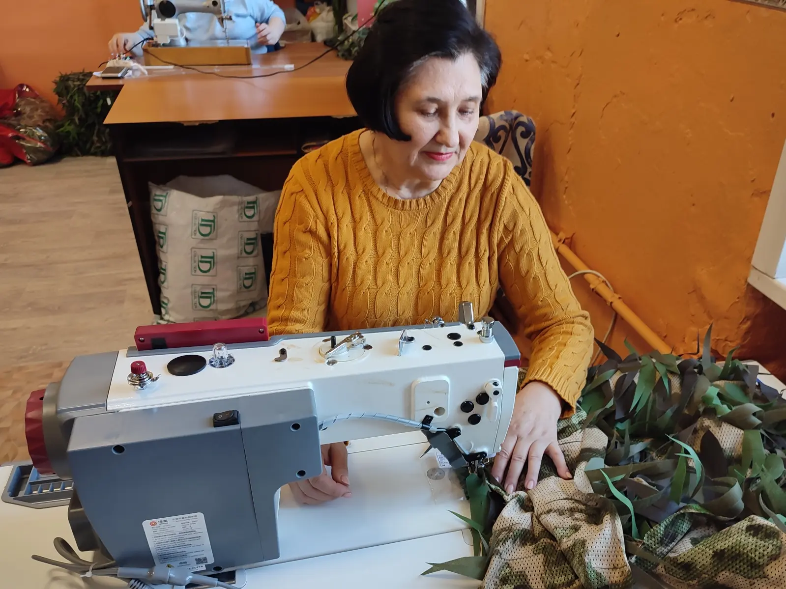 Швейные машинки и оверлоки передают волонтерским центрам Иркутска