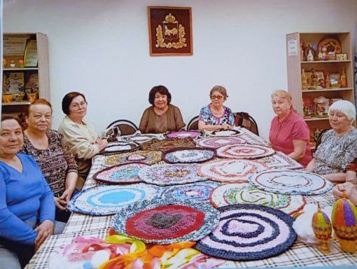 Уже три года декоративно-прикладной клуб «Кудесница» оказывает помощь бойцам на СВО