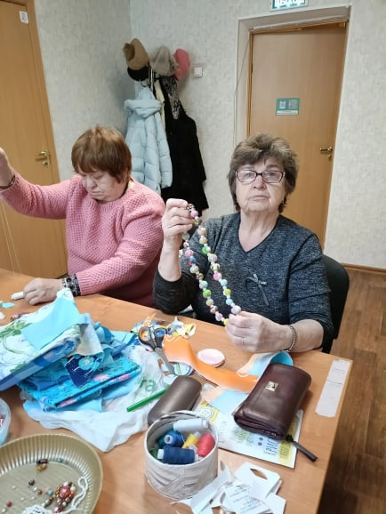 Мастер-класс по созданию текстильных бус прошёл в клубе «Мастерица»