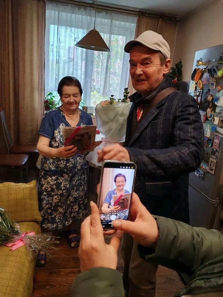 ТОС «Городок ИВАТУ» поздравил с 90-летием иркутянку Альвину Парфеновоу (Маресьеву)