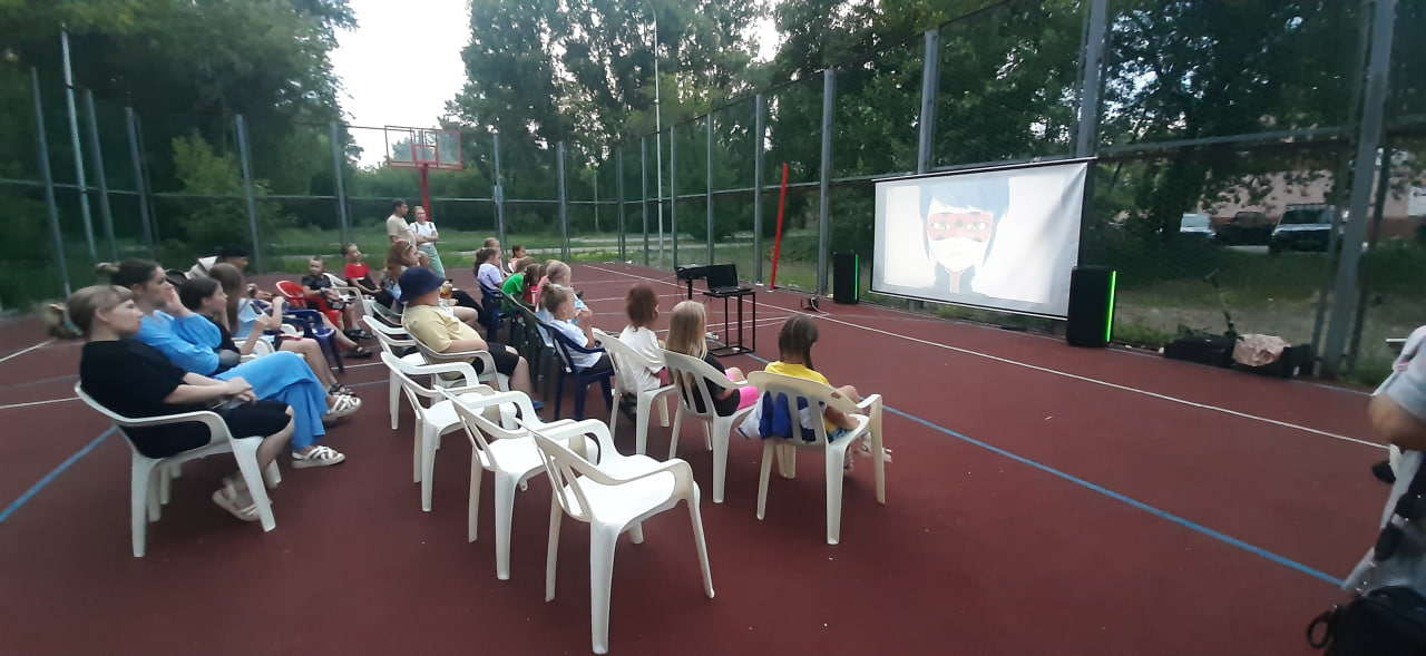 В Ново-Ленино состоялся показ мультфильма под открытым небом
