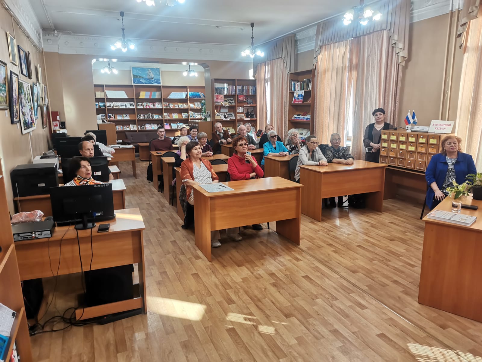 Презентация книги «Иннокентьевский. 125 лет под гул поездов и рокот самолетов» состоялась 17 апреля в библиотеке № 5 ЦБС Иркутска.