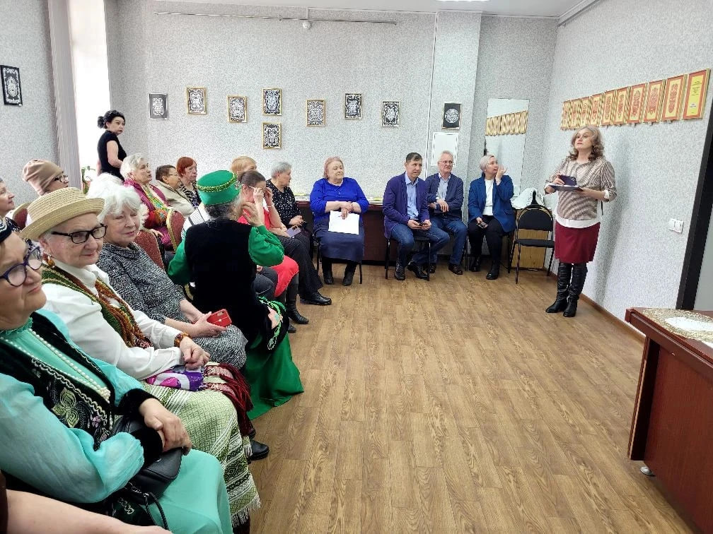 В Центре по работе с населением и общественными объединениями на Авиастроителей, 2а состоялось открытие выставки «Маски сибирских татар»