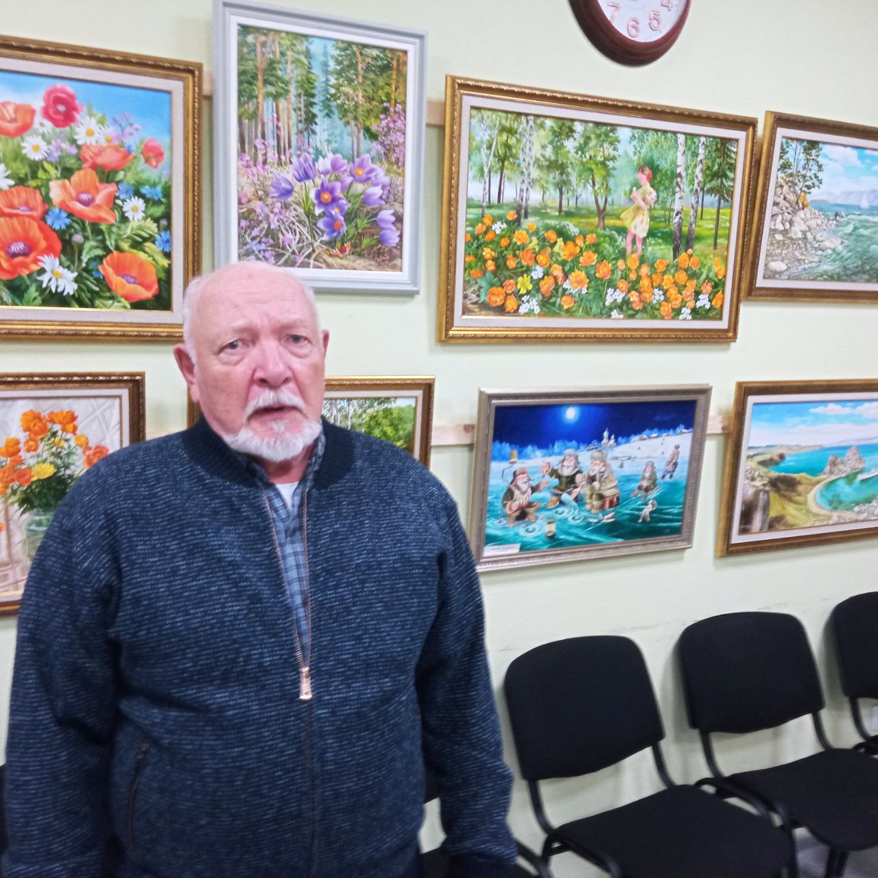 Выставка работ художника Игоря Торохова открылась в Центре по работе с населением и общественными объединениями-8 Октябрьского округа в городке ИВАТУ. 