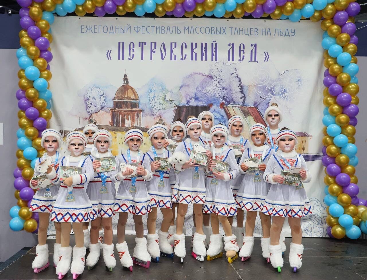 Фигуристки иркутского ледового театра «lce детки» стали серебряными призерами фестиваля «Петровский лёд» в Санкт Петербурге