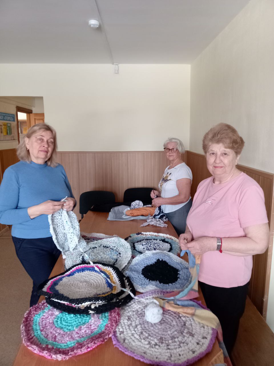 Уже три года клуб «Рукодельница» оказывает помощь бойцам СВО.