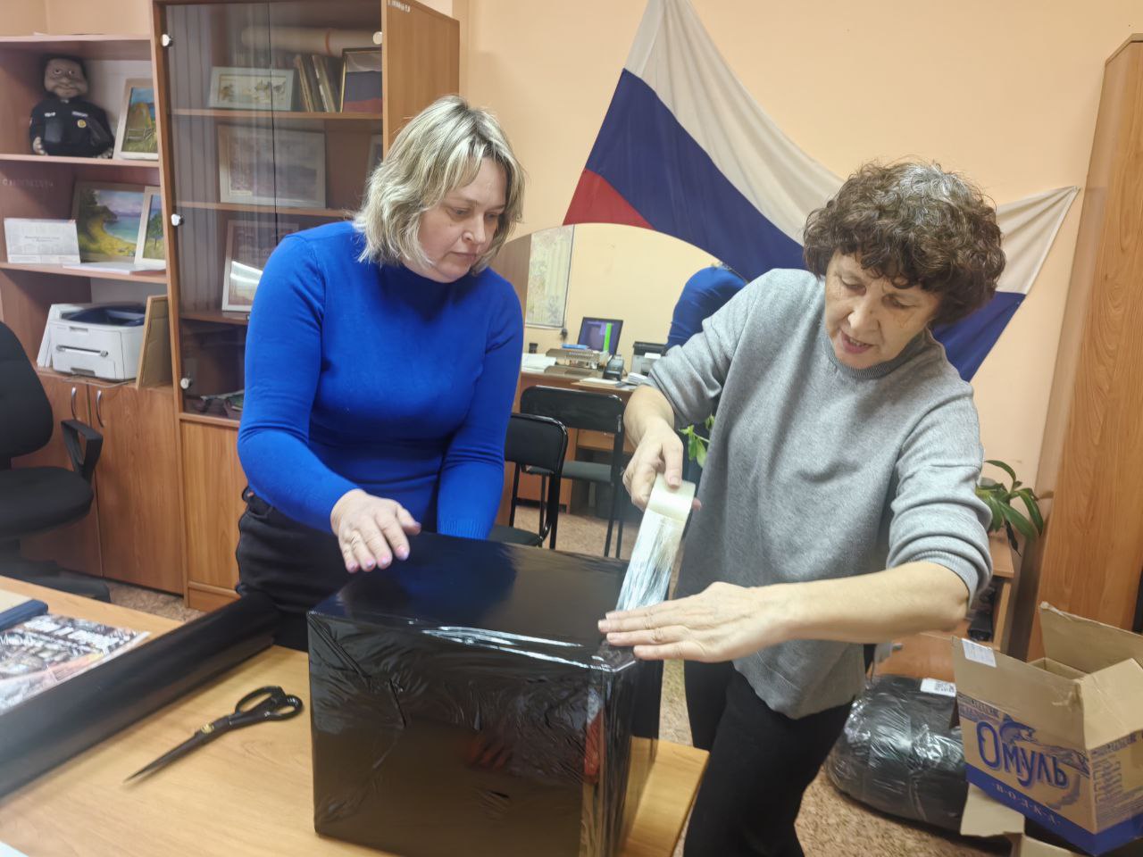 Активисты группы «Мы волонтеры Марата» отправили подарки бойцам, которые проходят лечение в военном госпитале Иркутска