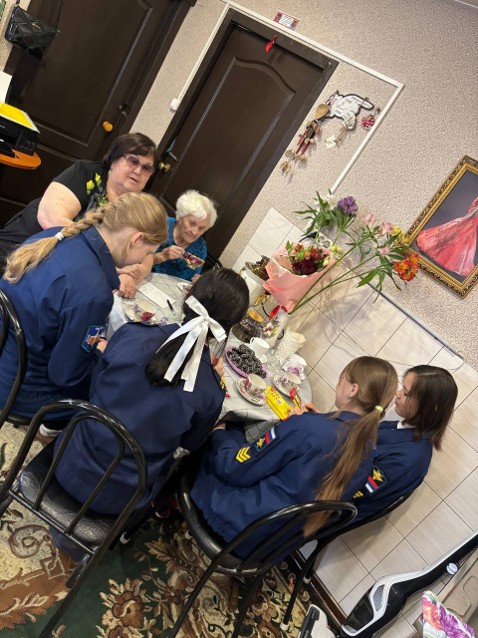 В ТОС «Возрождение» отпраздновали значимое событие — 93-й день рождения Нины Константиновны Нахаевой, старейшей жительницы района и «ребенка войны».