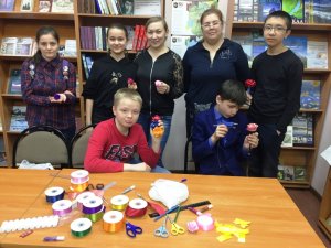 Б.2 Цветы из атласных лент (3)