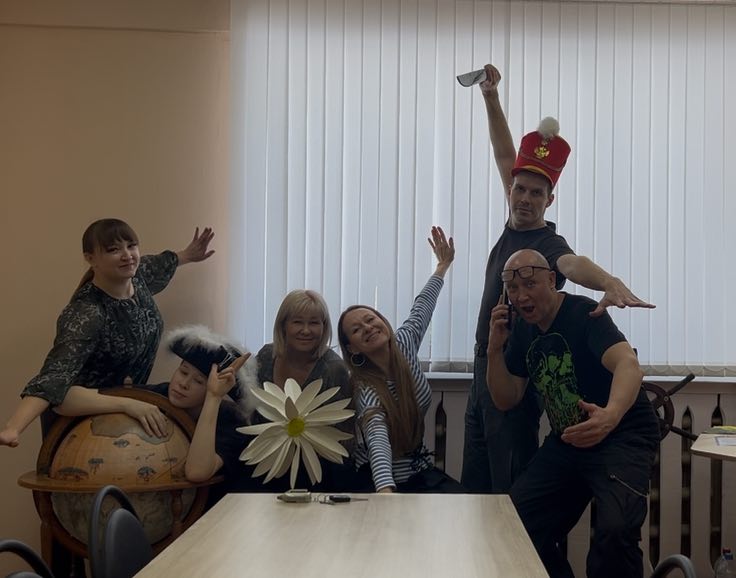 Репетиция спектакля театра-студии «Остров сокровищ» прошла в Центре по работе с населением и общественными объединениями МКУ «ГОРОД» на улице Байкальской, 274