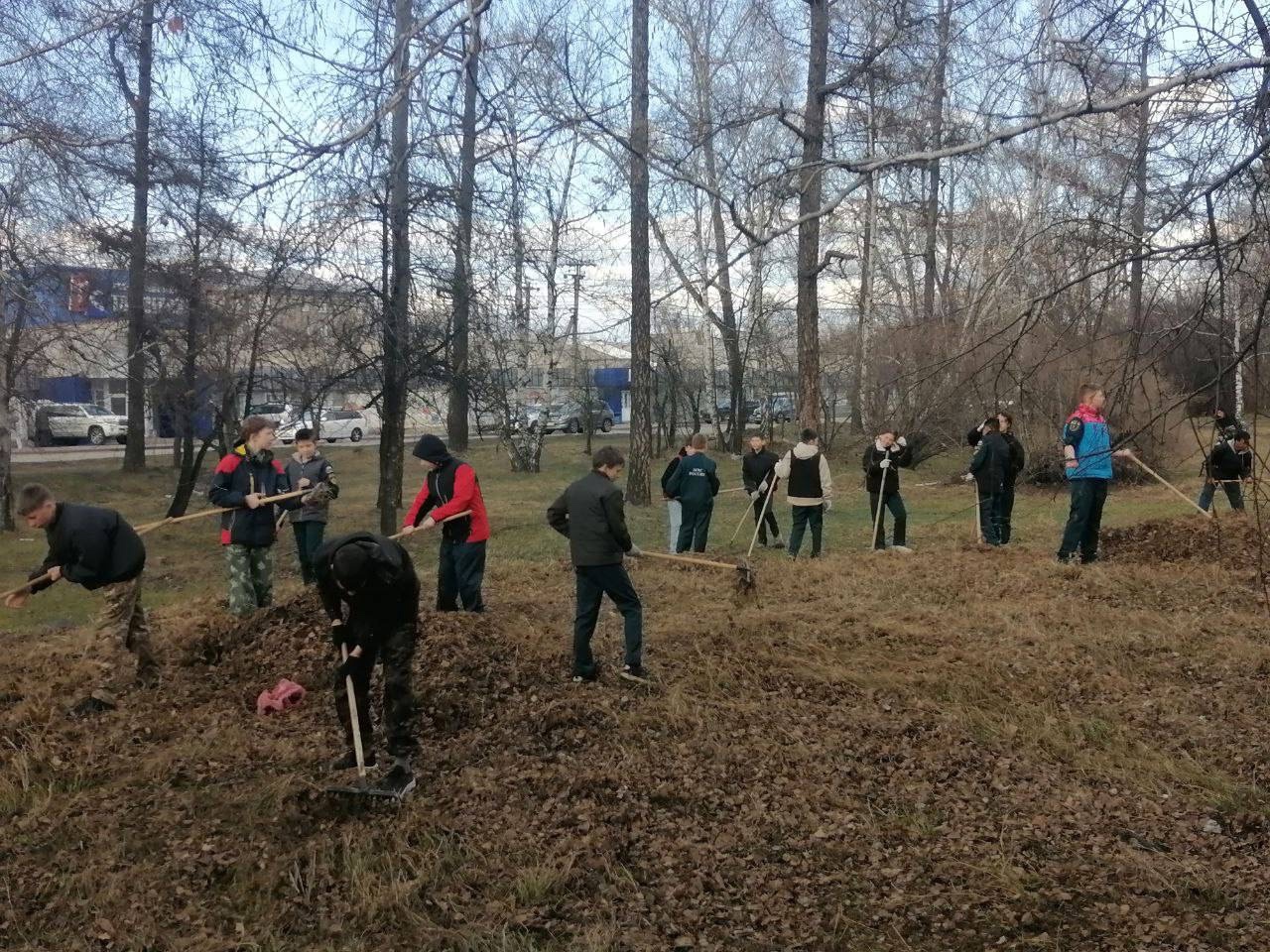 Общегородской субботник объединил весь Иркутск в едином порыве. Все вместе мы сделали наш город лучше, приводя его в порядок после зимы.